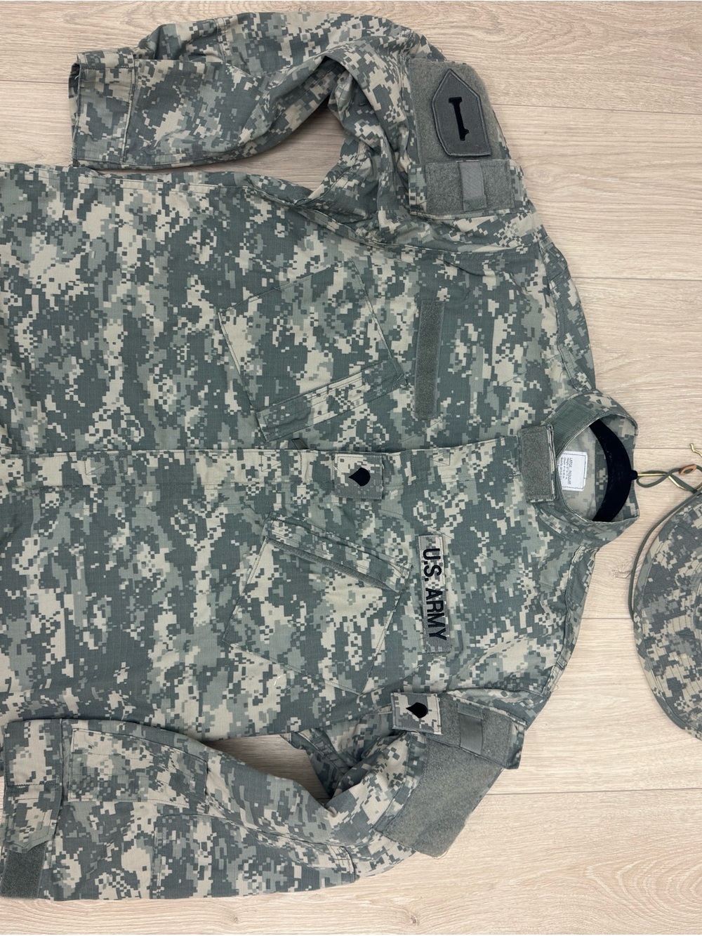 US Army ACU UCP Digital Camo Combat Uniform Coat Large Regular + Boonie Hat